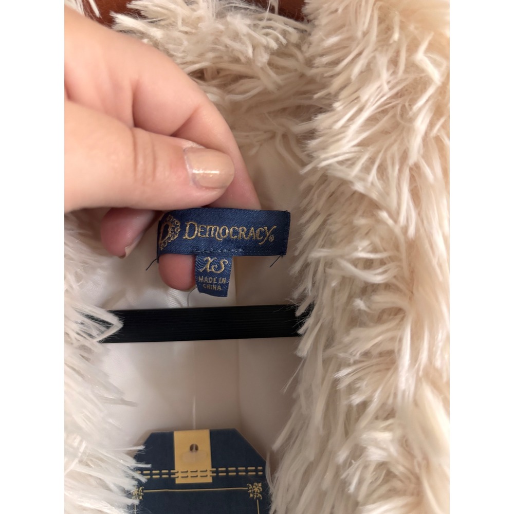 DEMOCRACY‎ Womens Cream Fuzzy Faux Fur Sleeveless Vest Jacket XS - Picture 3 of 6